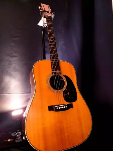 Martin Guitars - HD-28E V18 2
